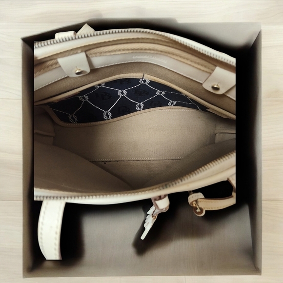 Vintage Dooney & Bourke Navy & Cream Purse - Picture 6 of 9